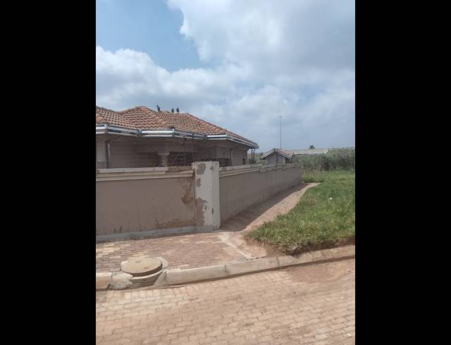 3 BEDROOM HOUSE FOR SALE IN CLOVERDENE